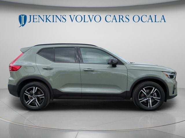 Certified 2024 Volvo XC40 B5 Core AWD/4WD image 2