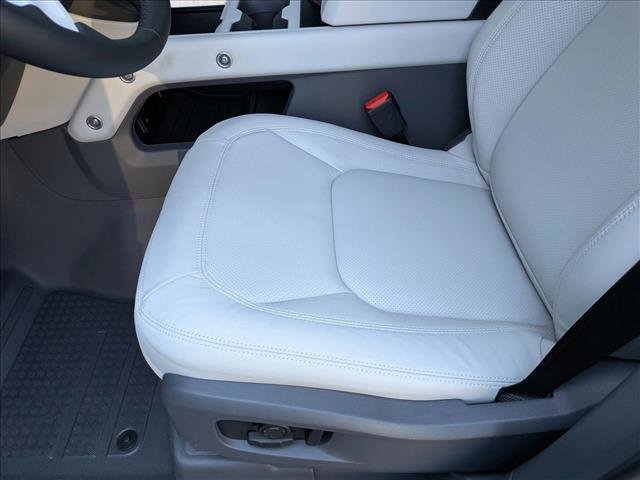 New 2026 Land Rover Defender 110 X-Dynamic SE image 4