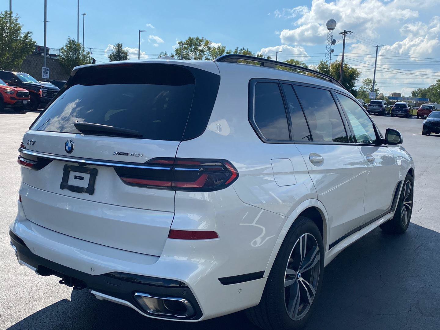 Used 2024 BMW X7 xDrive40i w/ M Sport Package AWD/4WD image 4
