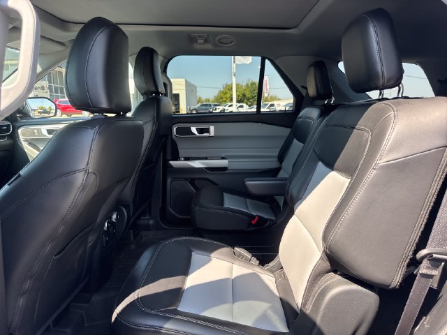 Used 2024 Ford Explorer XLT w/ Equipment Group 202A AWD/4WD image 11