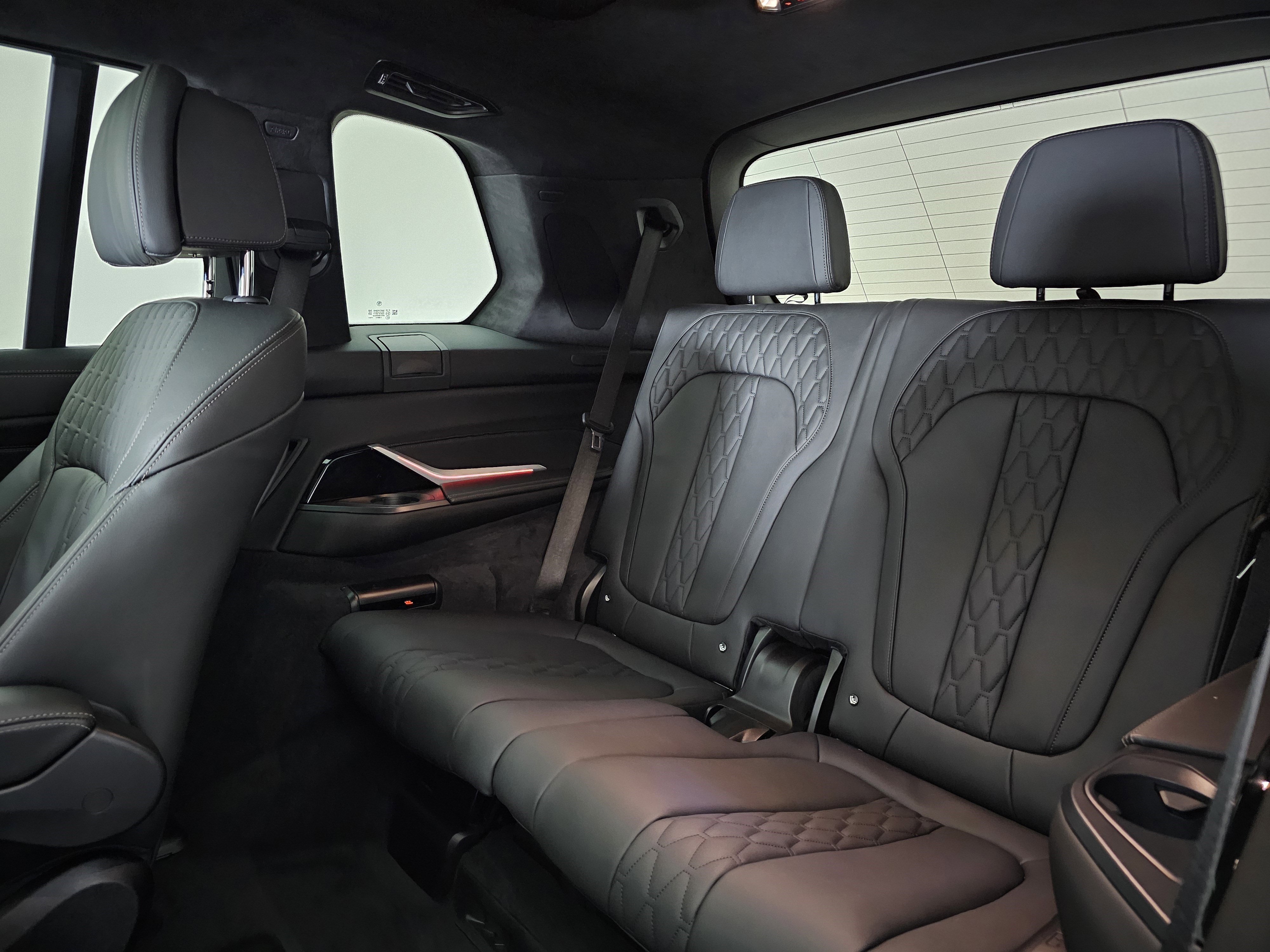 Used 2025 BMW X7 M60i image 27