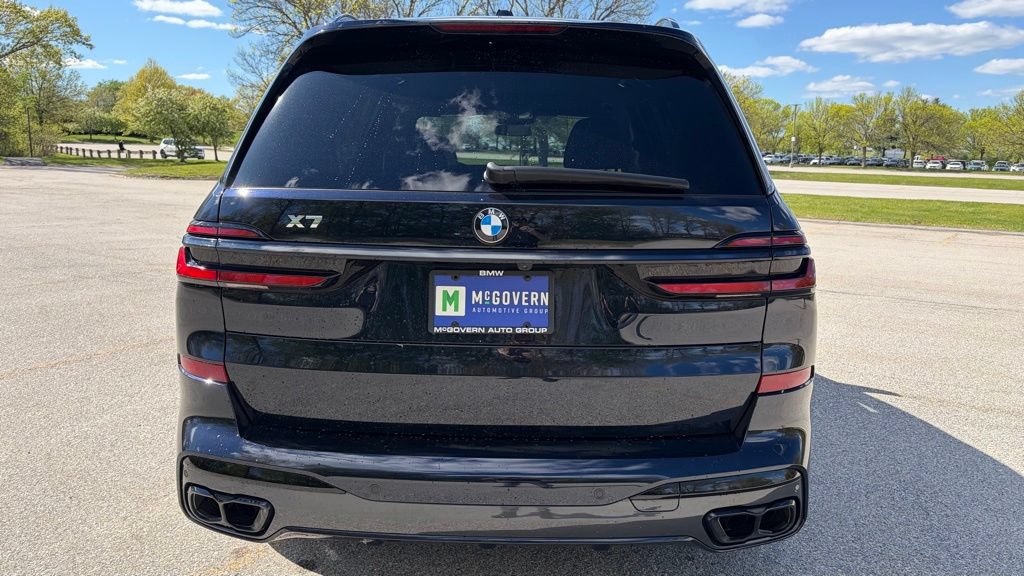 Used 2024 BMW X7 M60i w/ Climate Comfort Package AWD/4WD image 4