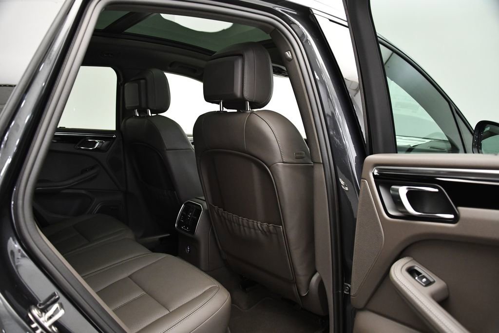 Used 2025 Porsche Macan image 50