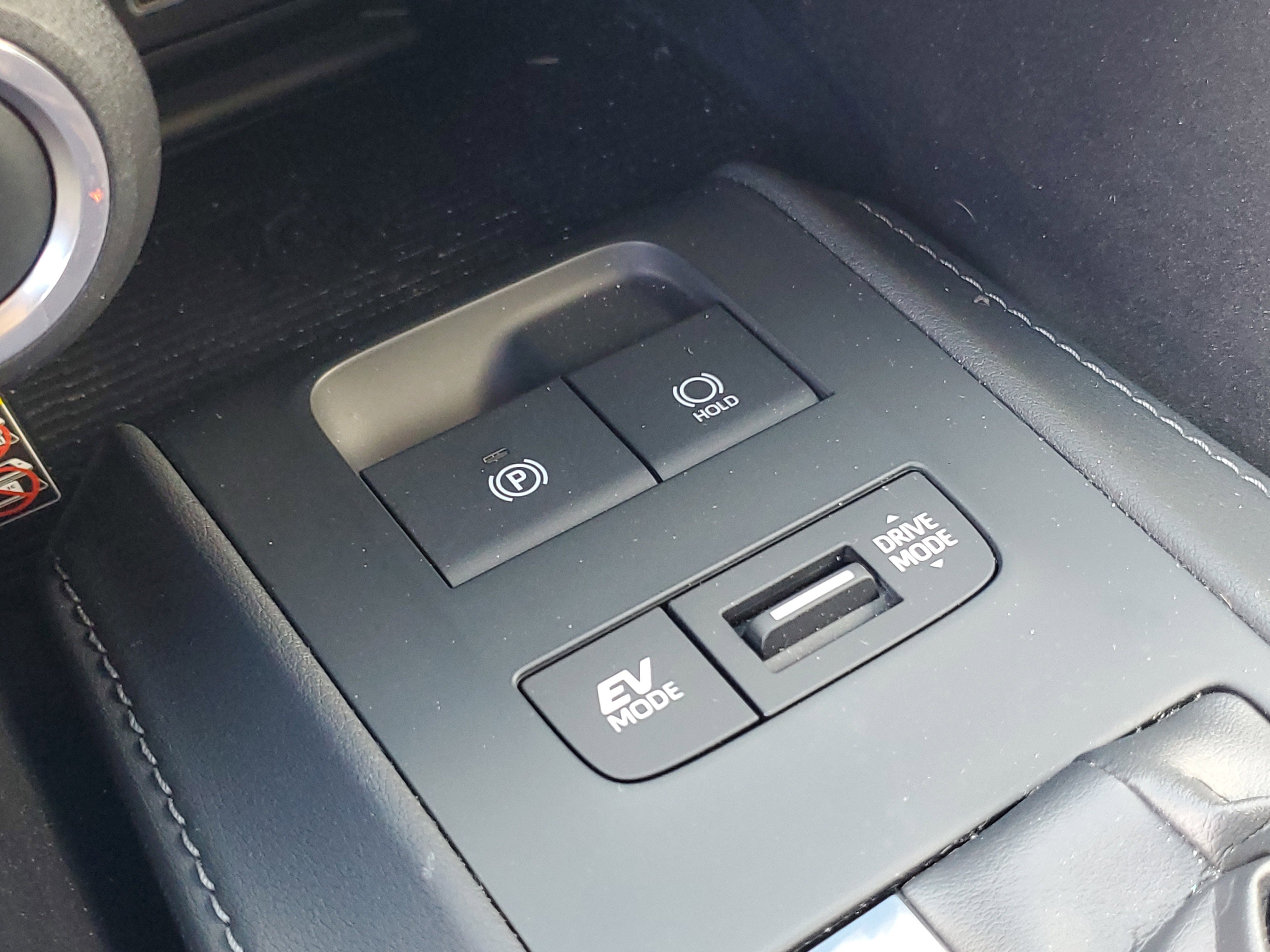 Used 2024 Toyota Venza LE image 27