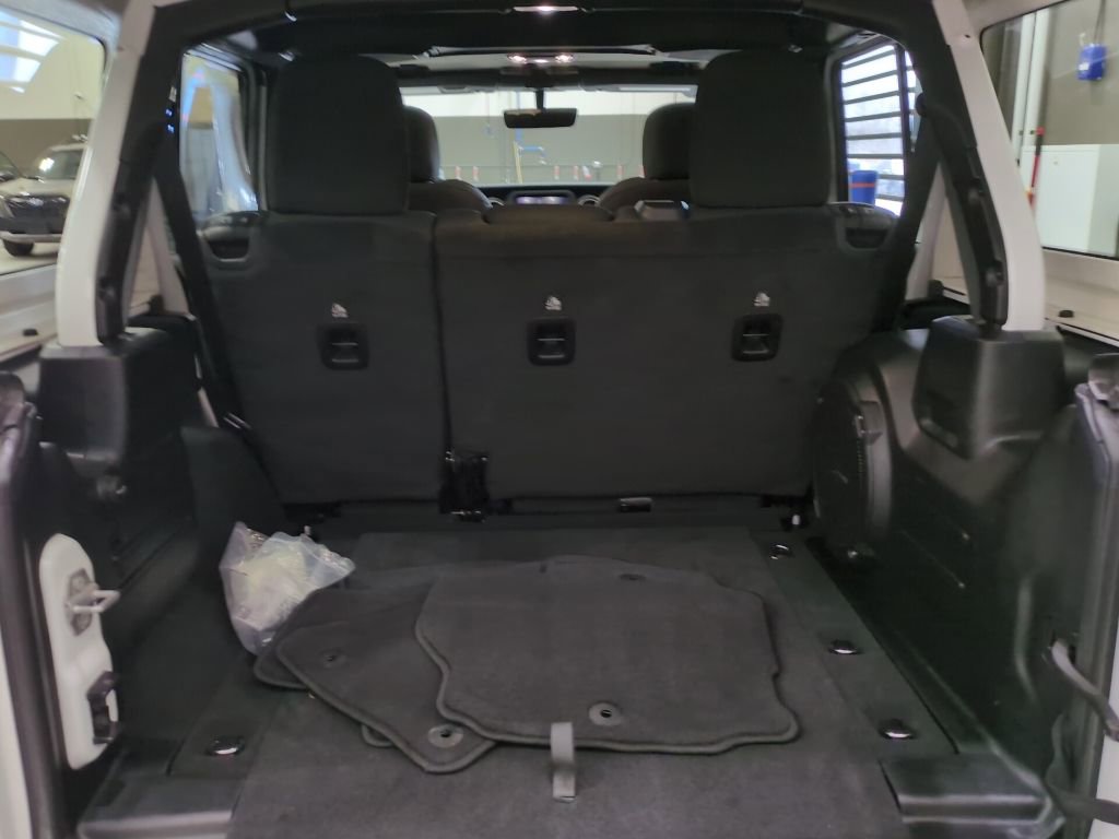 Used 2023 Jeep Wrangler Sahara image 13