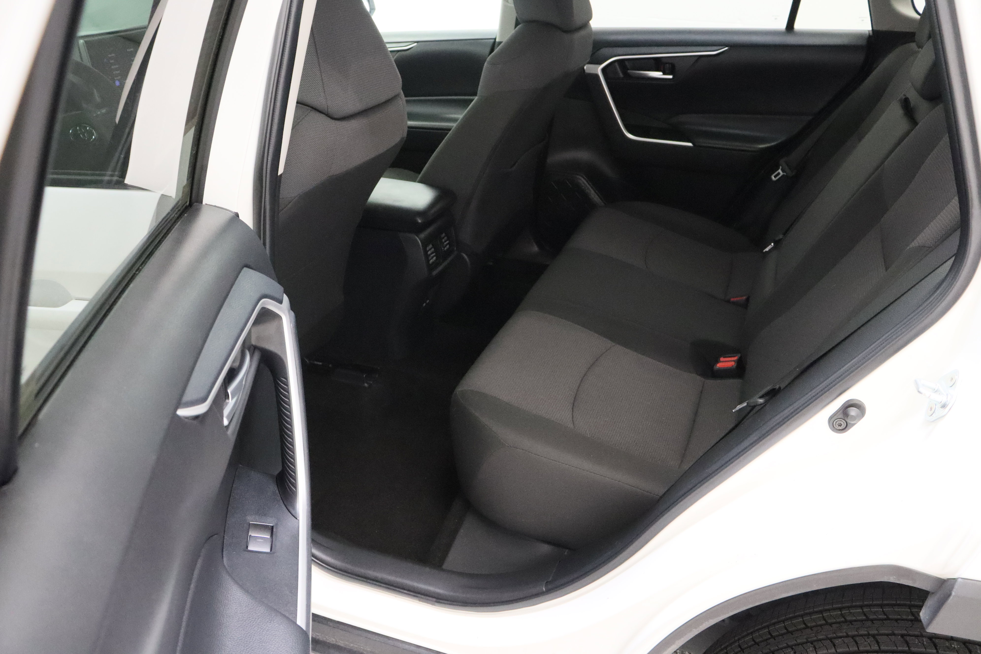 Certified 2025 Toyota RAV4 XLE FWD image 27