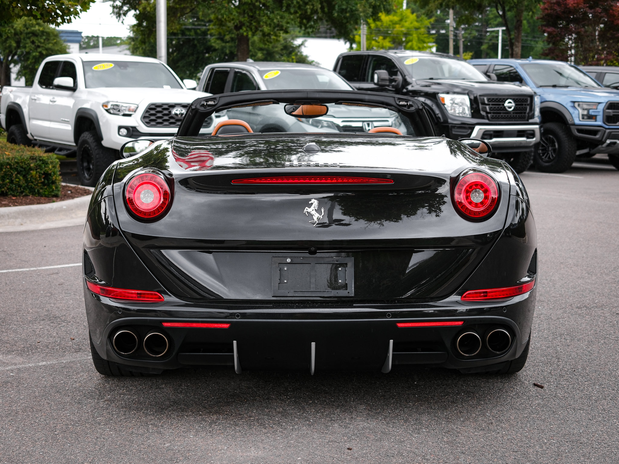 Used 2017 Ferrari California T RWD image 9
