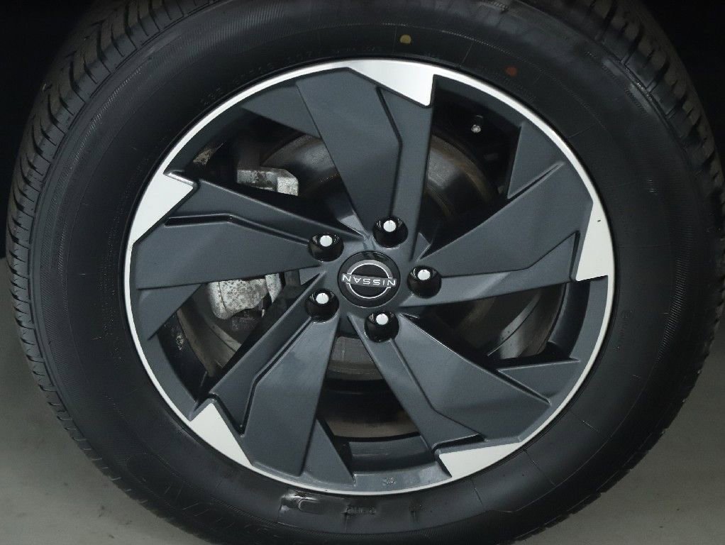 Used 2025 Nissan Rogue SV AWD/4WD image 38