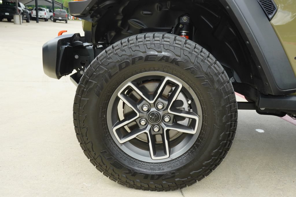 Used 2025 Jeep Gladiator Mojave w/ Convenience Group AWD/4WD image 10