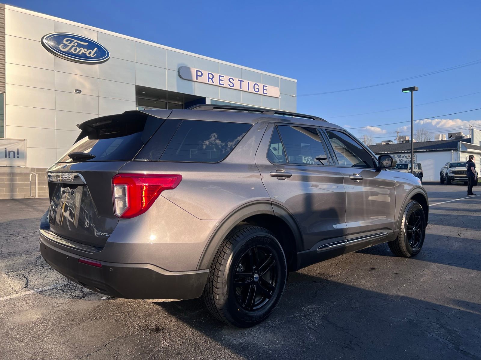 Used 2022 Ford Explorer XLT AWD/4WD image 9