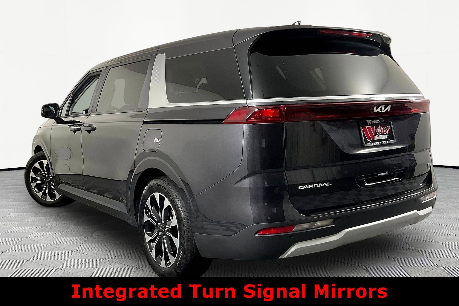 Used 2024 Kia Carnival EX FWD image 4