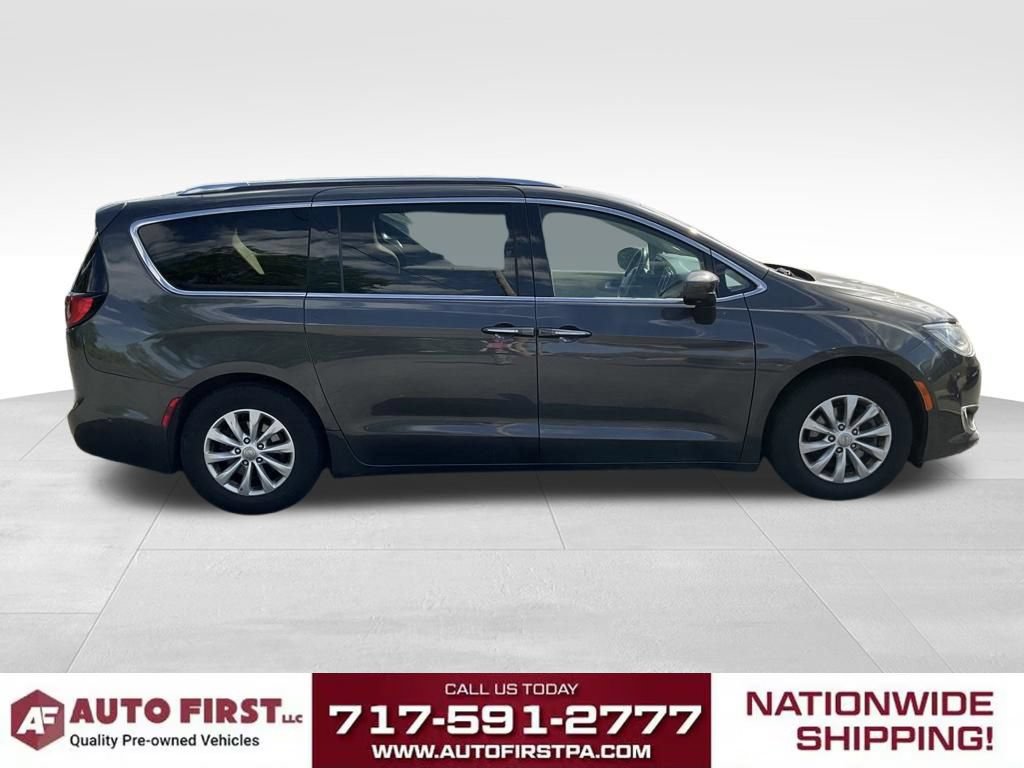 Used 2019 Chrysler Pacifica Touring-L w/ Advanced Safetytec Group FWD image 3