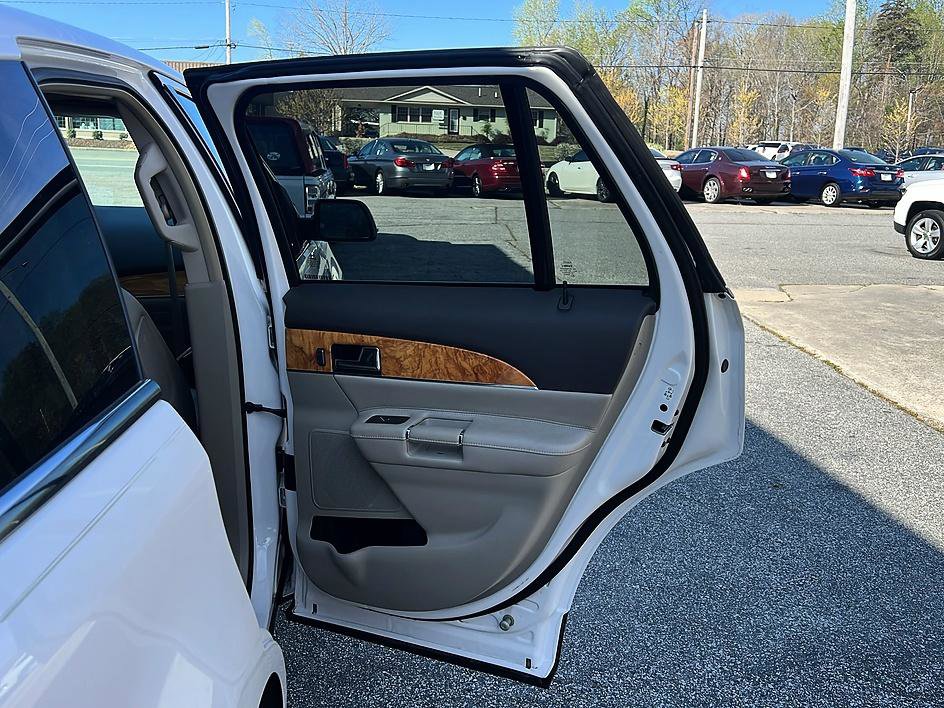 Used 2015 Lincoln MKX FWD w/ Equipment Group 102A image 35