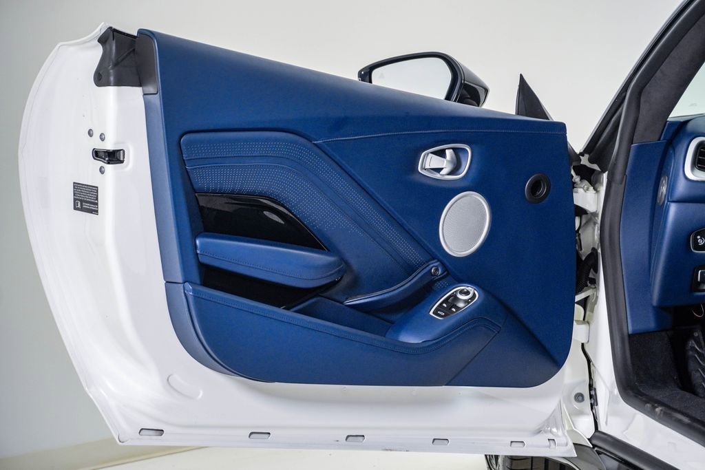 Used 2019 Aston Martin V8 Vantage Coupe image 32