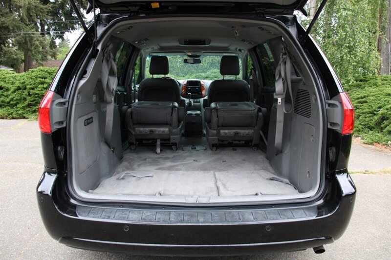 Used 2009 Toyota Sienna XLE Limited AWD/4WD image 18