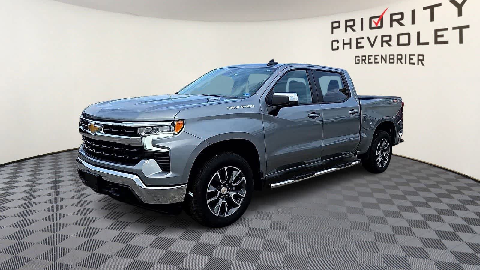 Used 2025 Chevrolet Silverado 1500 LT AWD/4WD image 4