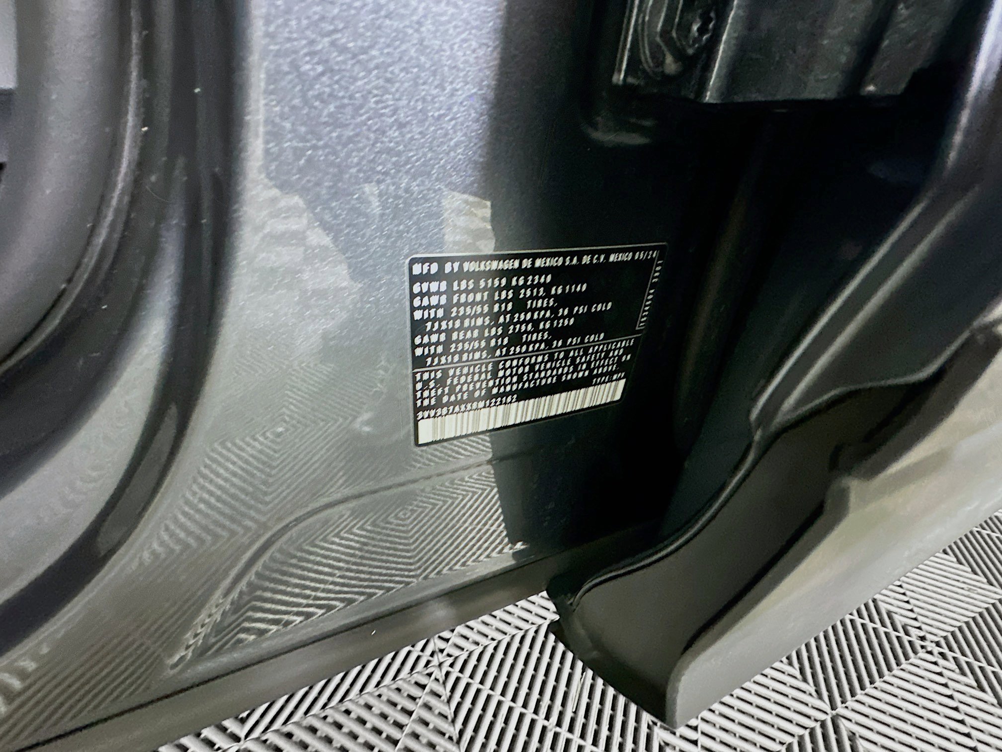 Used 2024 Volkswagen Tiguan SE image 12