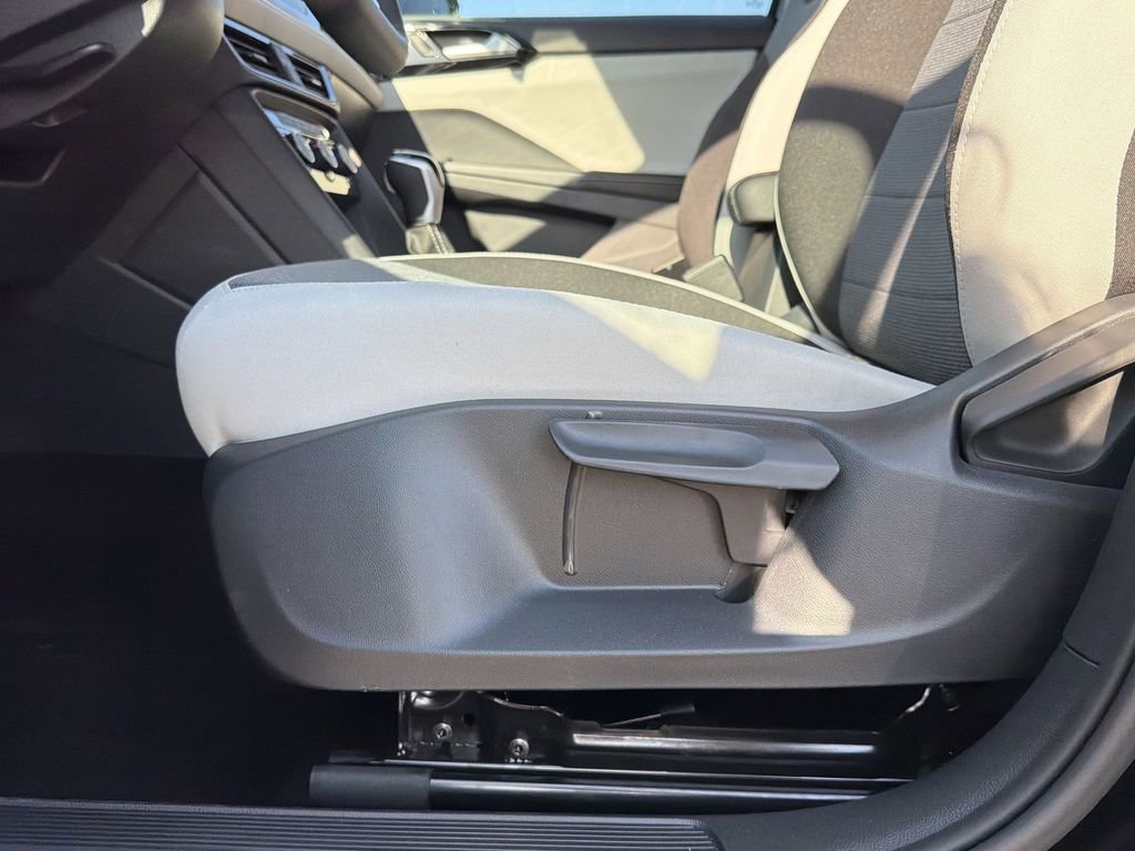 New 2026 Volkswagen Taos S image 21
