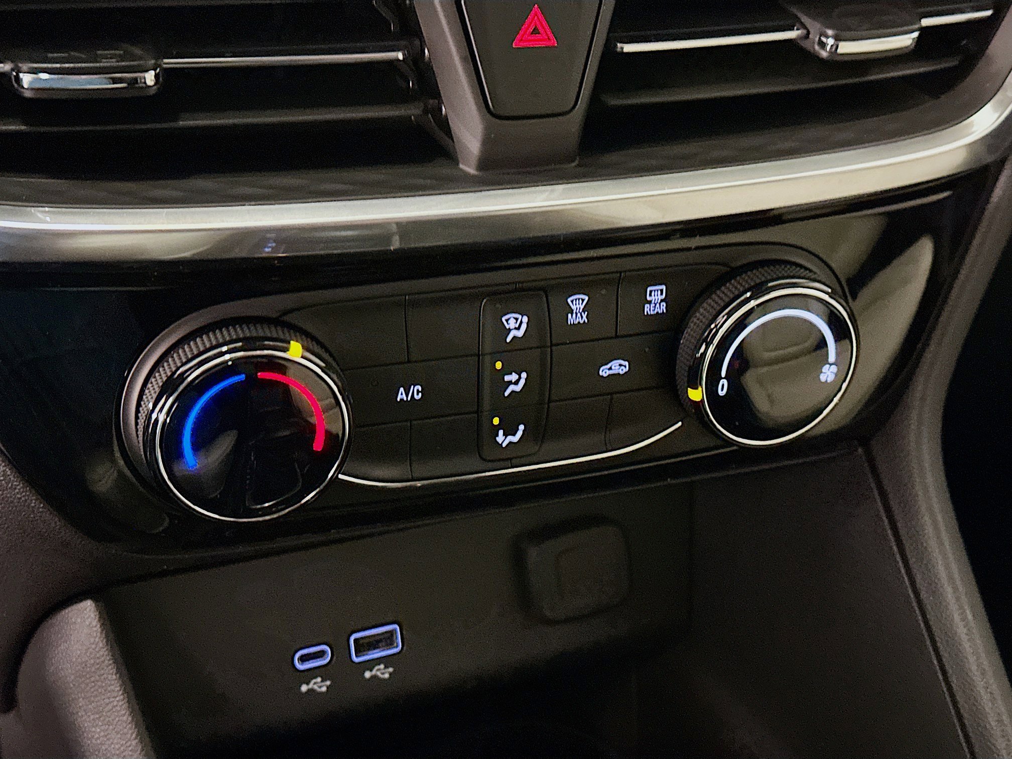 Used 2024 Buick Encore GX Sport Touring image 23