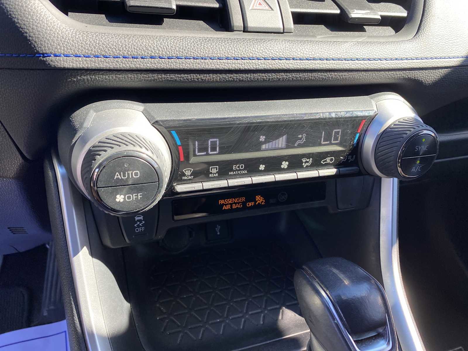 Used 2022 Toyota RAV4 SE image 16