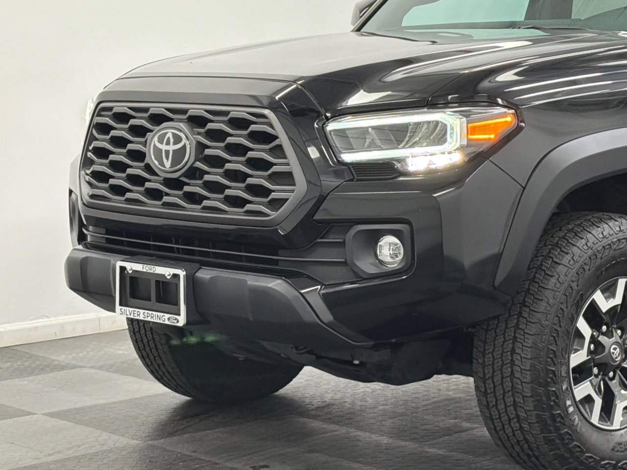 Used 2022 Toyota Tacoma TRD Off-Road video 2