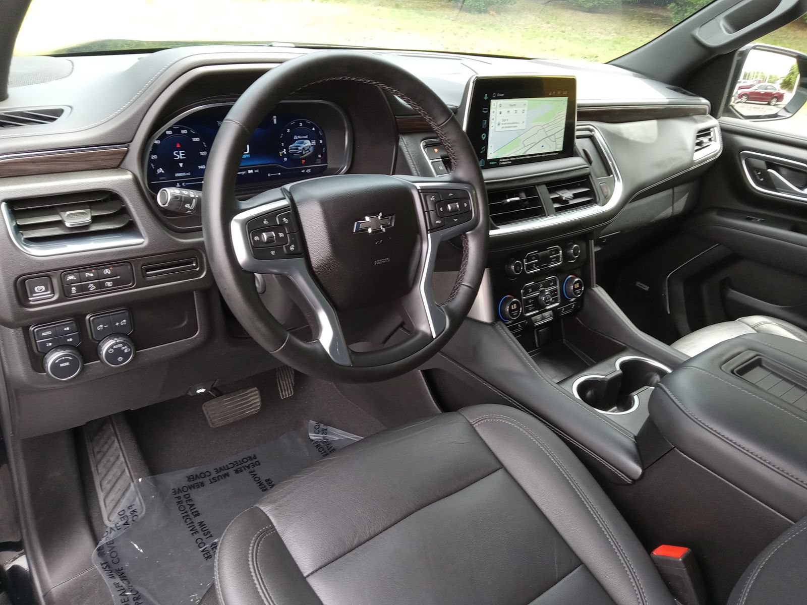 Used 2024 Chevrolet Tahoe Z71 w/ Luxury Package AWD/4WD image 13
