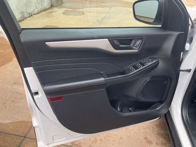 Used 2022 Ford Escape SE image 4