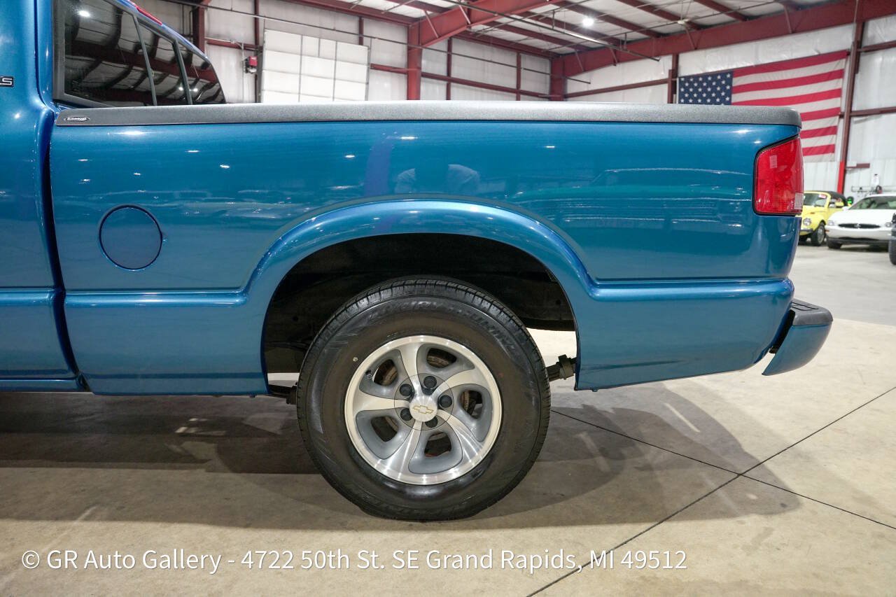 Used 2001 Chevrolet S10 Pickup LS w/ Preferred Equipment Group RWD image 5