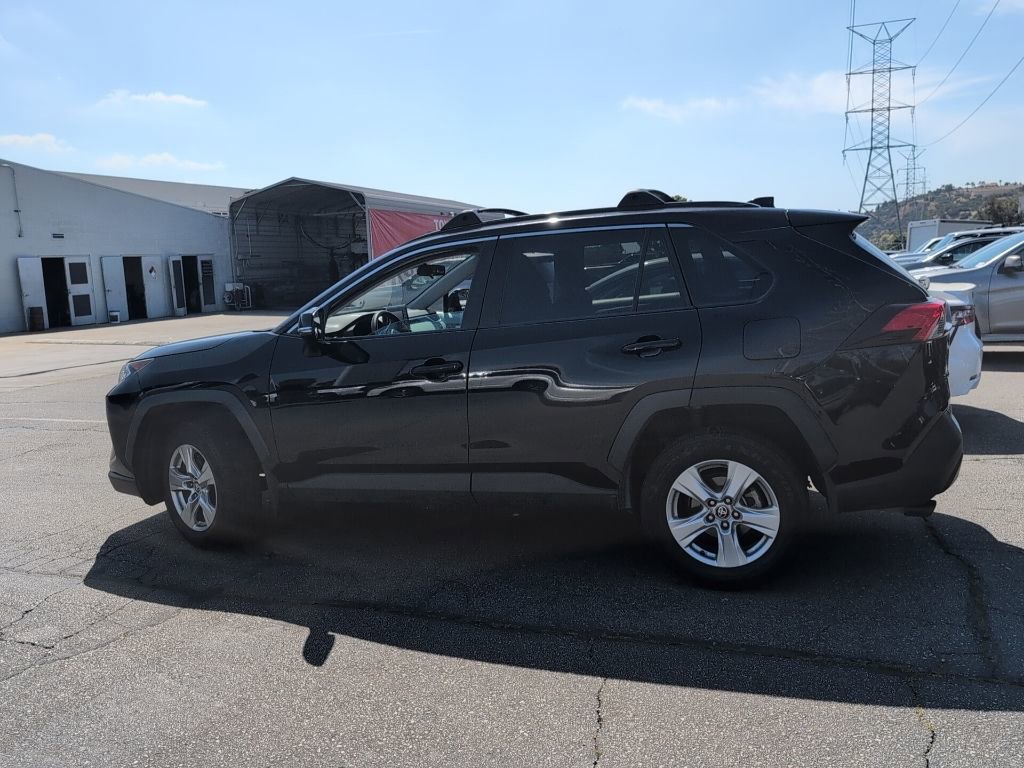 Used 2021 Toyota RAV4 XLE w/ Carpet Mat Package (TMS) image 7