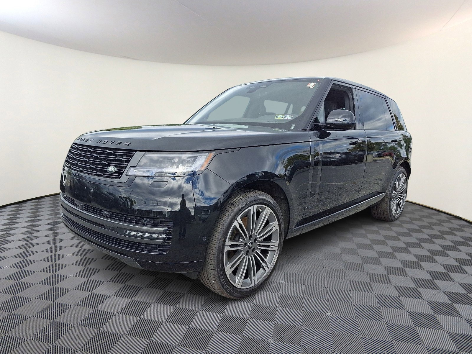 New 2025 Land Rover Range Rover Long Wheelbase SE