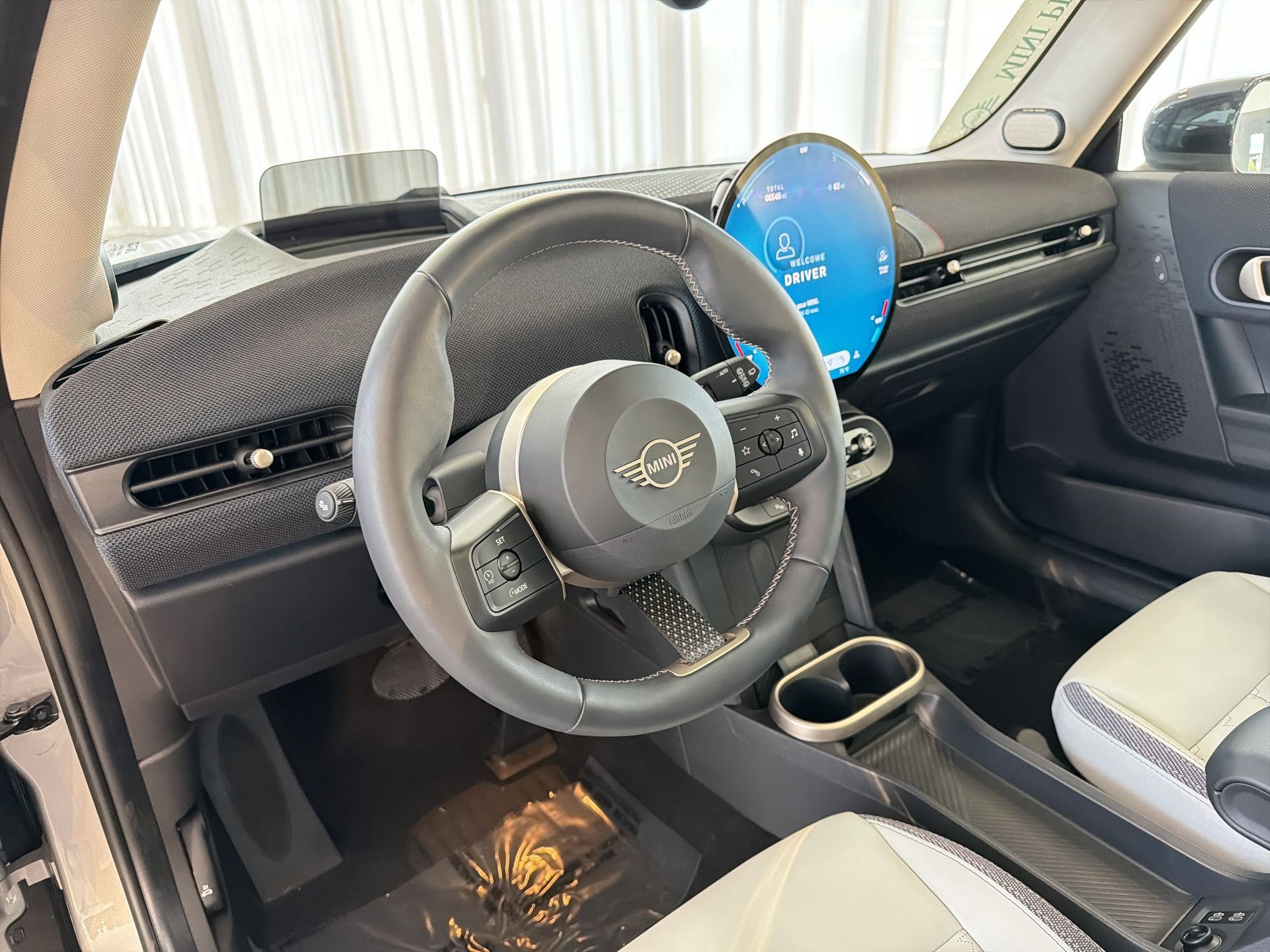 Certified 2025 MINI Cooper S image 4