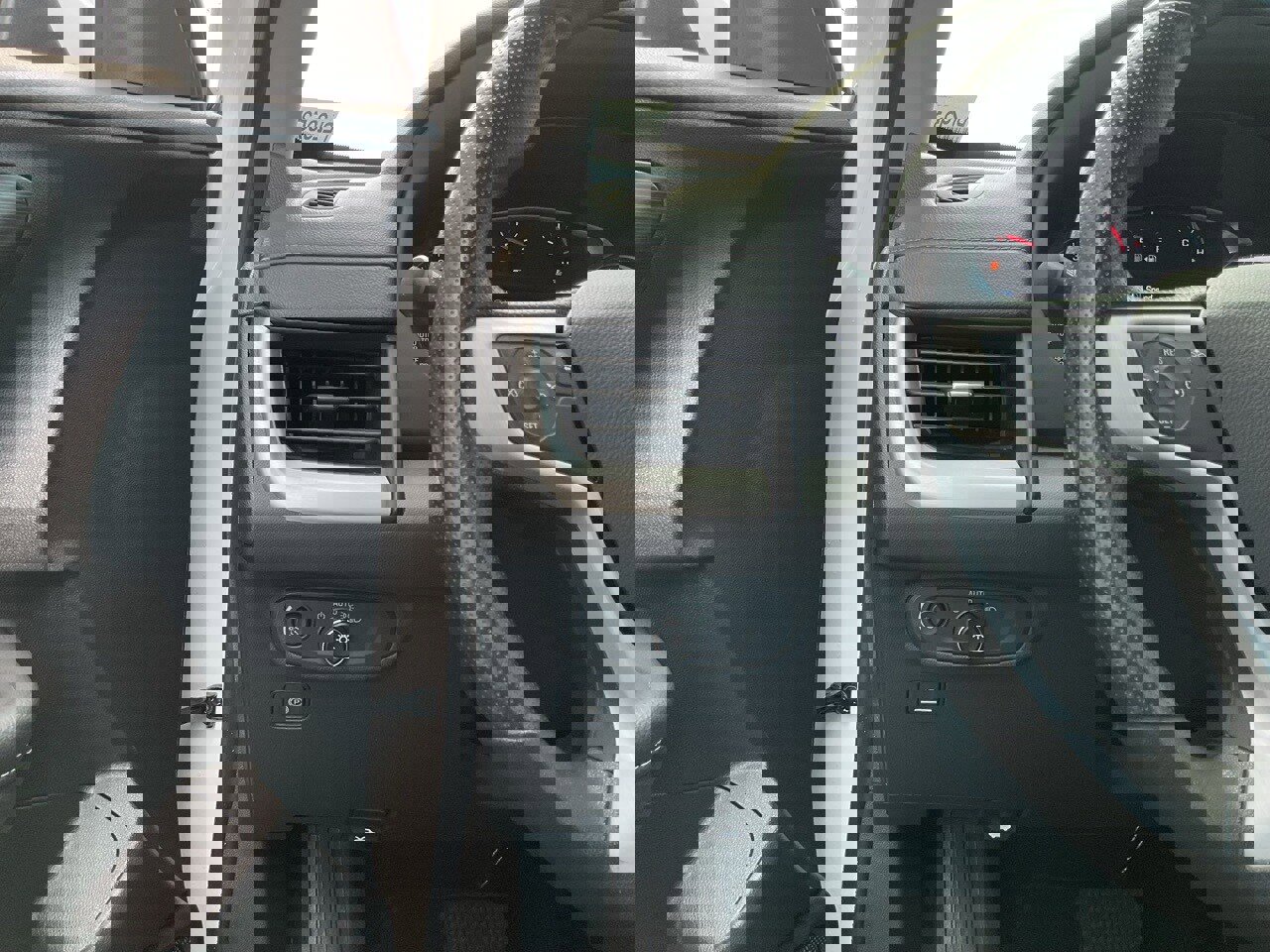 Used 2024 GMC Terrain SLE image 25