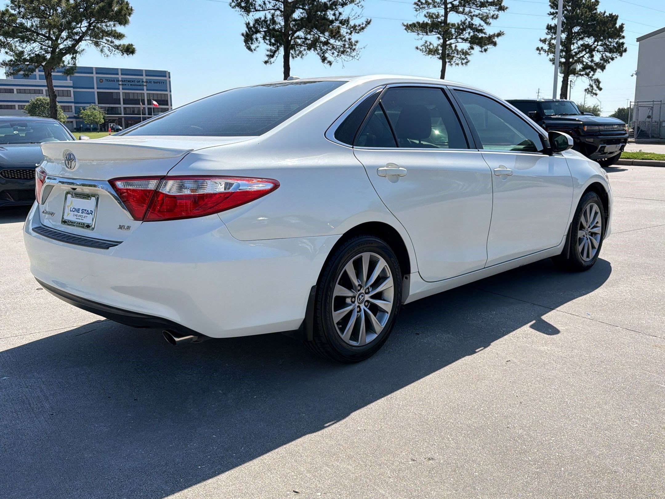 Used 2017 Toyota Camry XLE FWD image 9