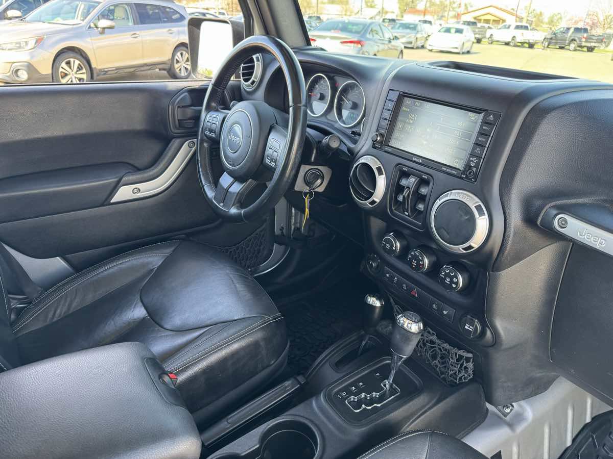 Used 2016 Jeep Wrangler Unlimited Sahara w/ Connectivity Group image 13