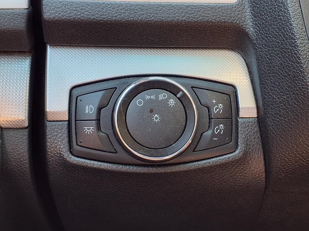 Used 2014 Ford Explorer XLT w/ Equipment Group 202A AWD/4WD image 19