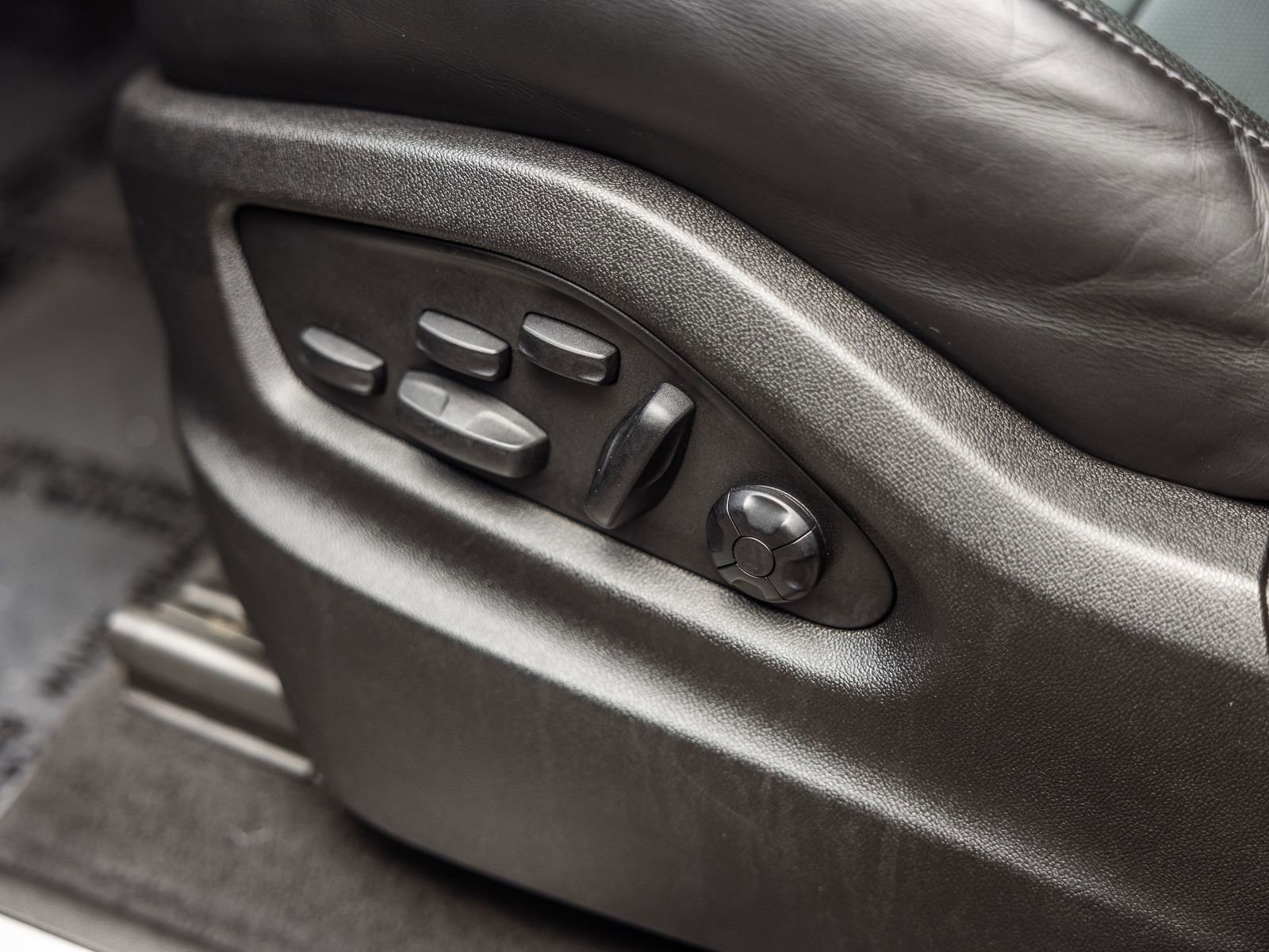 Certified 2023 Porsche Cayenne S image 22