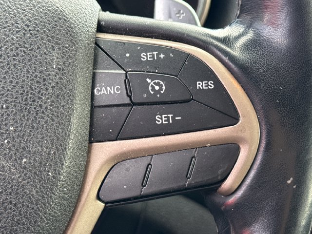 Used 2017 Jeep Grand Cherokee Laredo AWD/4WD image 32