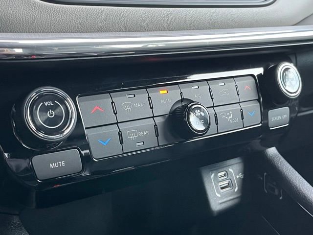 Used 2024 Jeep Compass Limited image 17