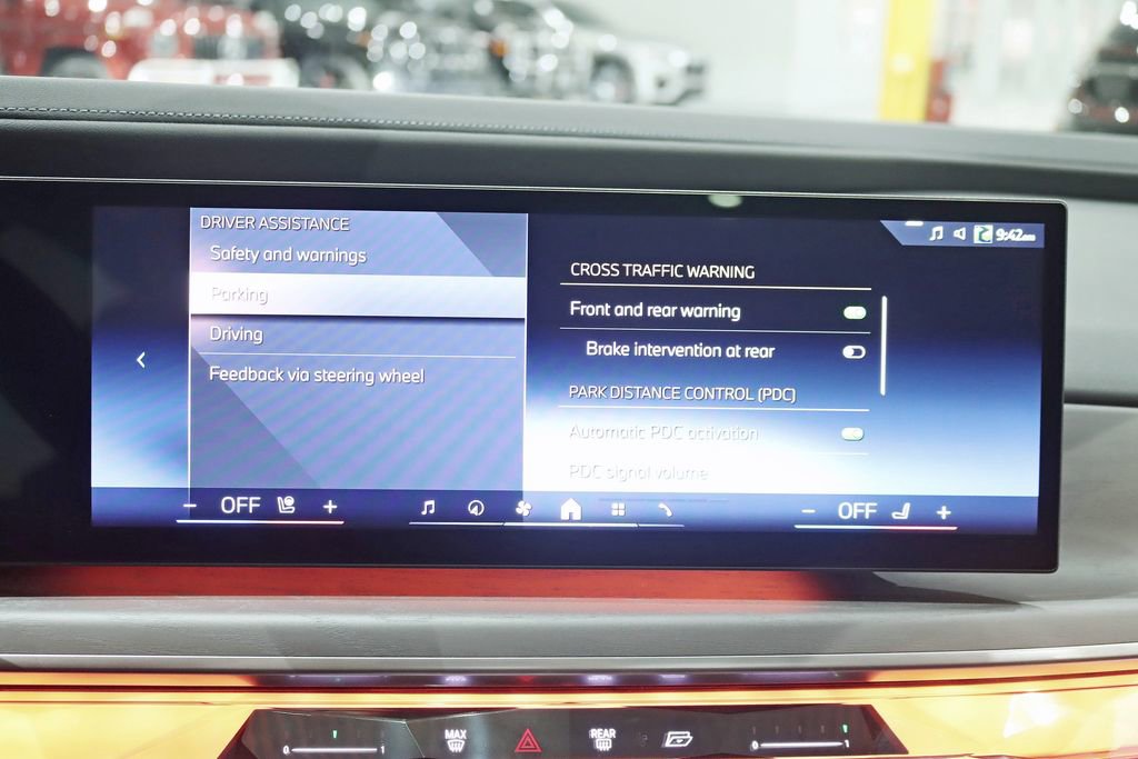 Used 2023 BMW i7 xDrive60 w/ Executive Package 2 image 27