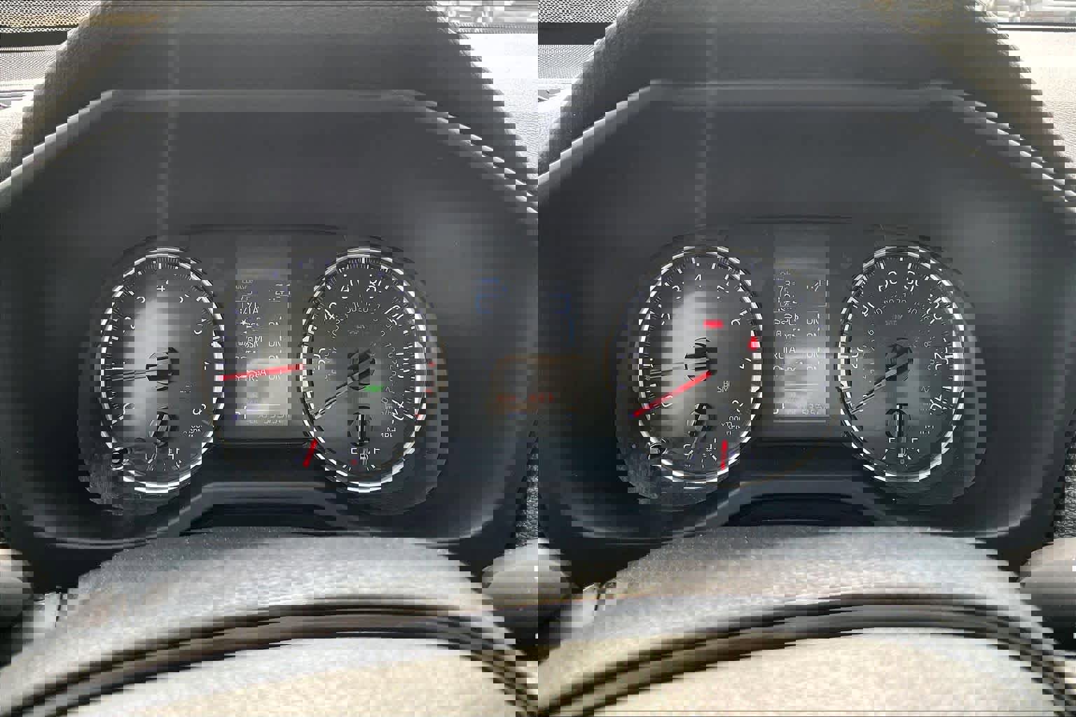 Used 2021 Toyota RAV4 XLE w/ Convenience Package image 24