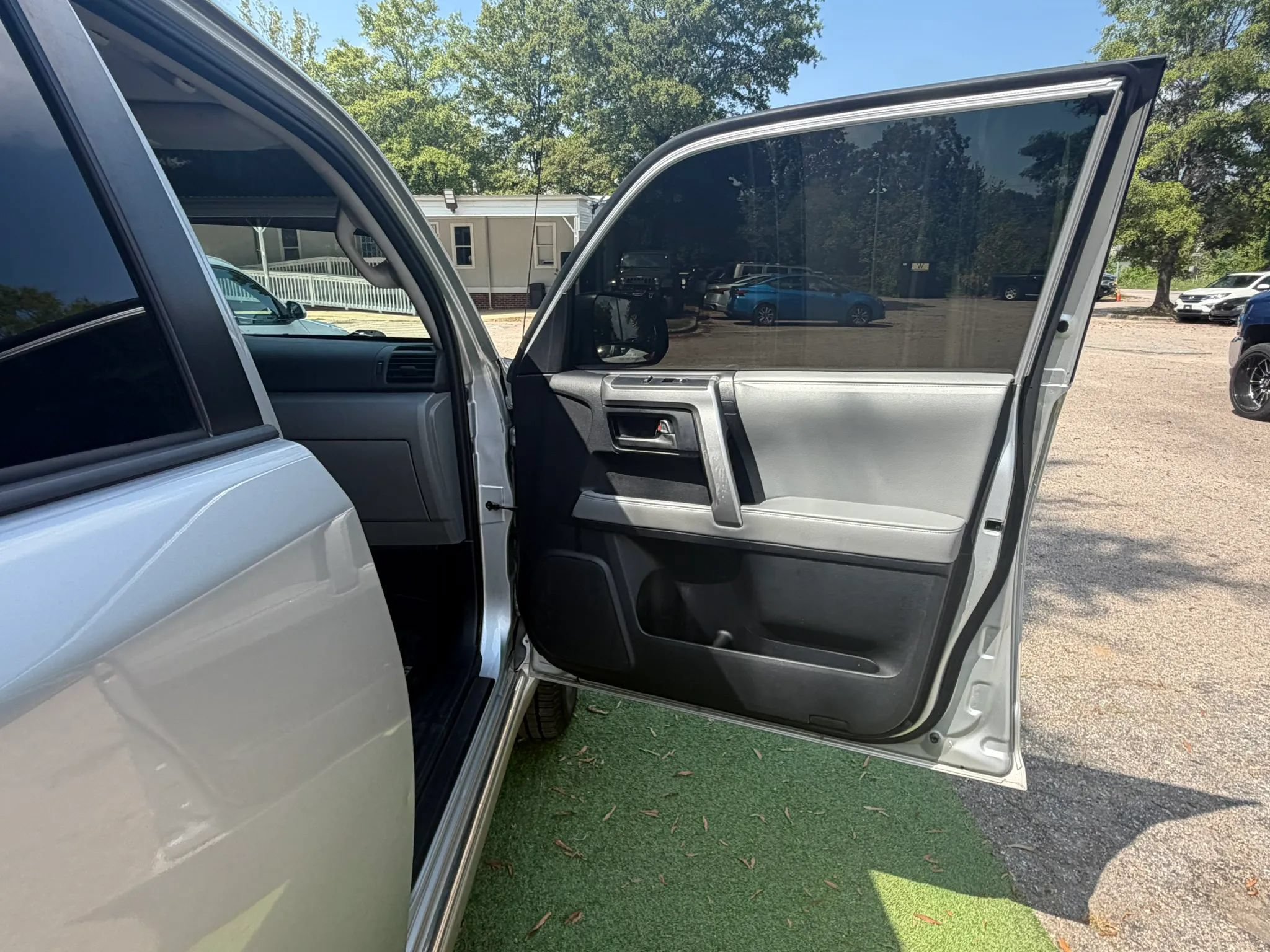 Used 2010 Toyota 4Runner SR5 AWD/4WD image 14