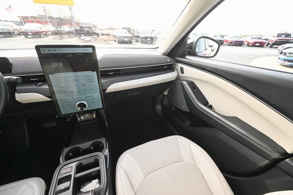 Certified 2025 Ford Mustang Mach-E Premium image 33