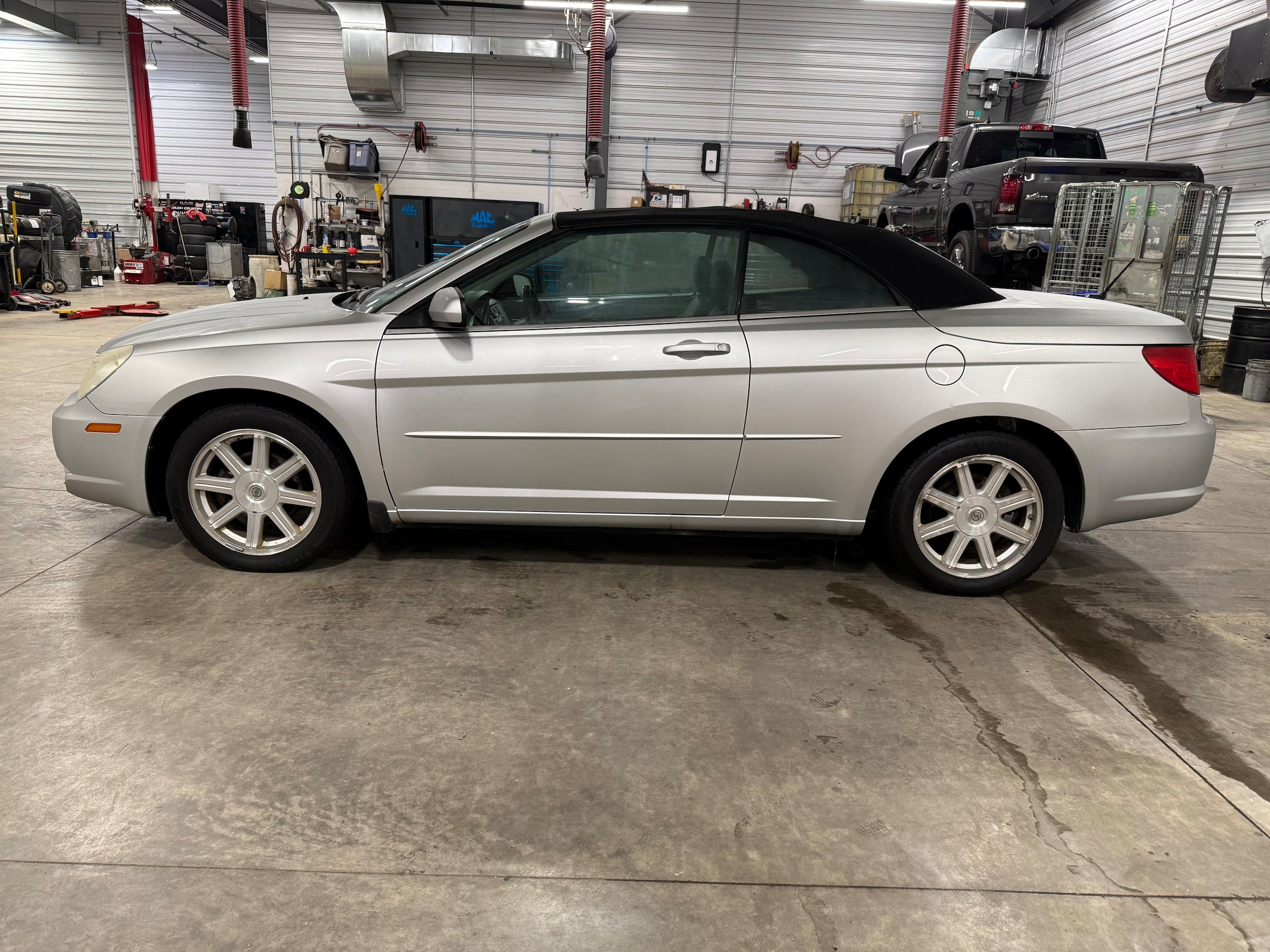 Used 2008 Chrysler Sebring Touring w/ Special Touring Group image 23