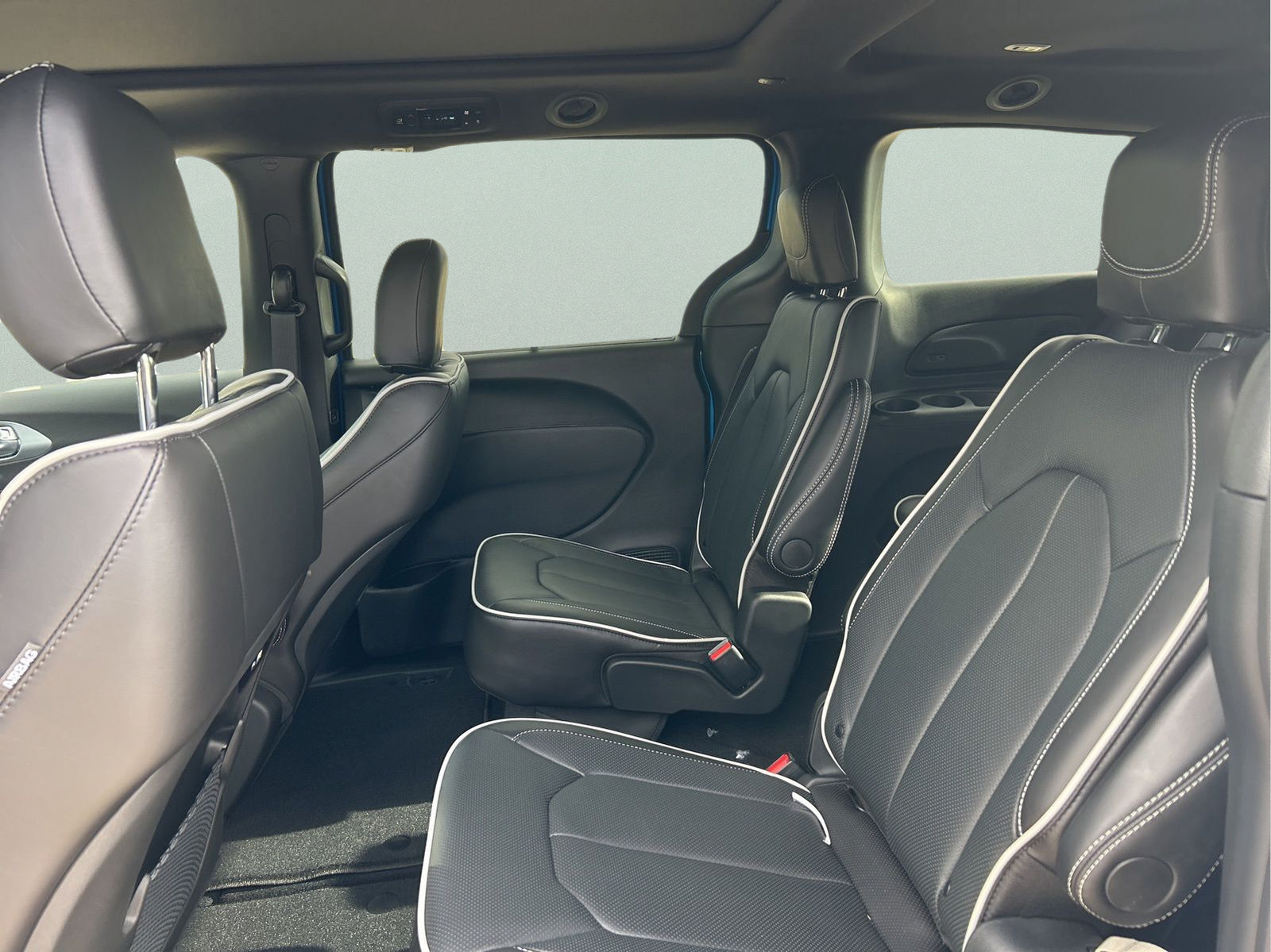 New 2026 Chrysler Pacifica Limited FWD image 10