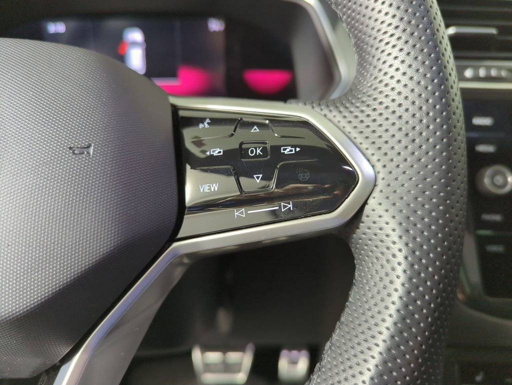 Used 2022 Volkswagen Tiguan SE R-Line image 28