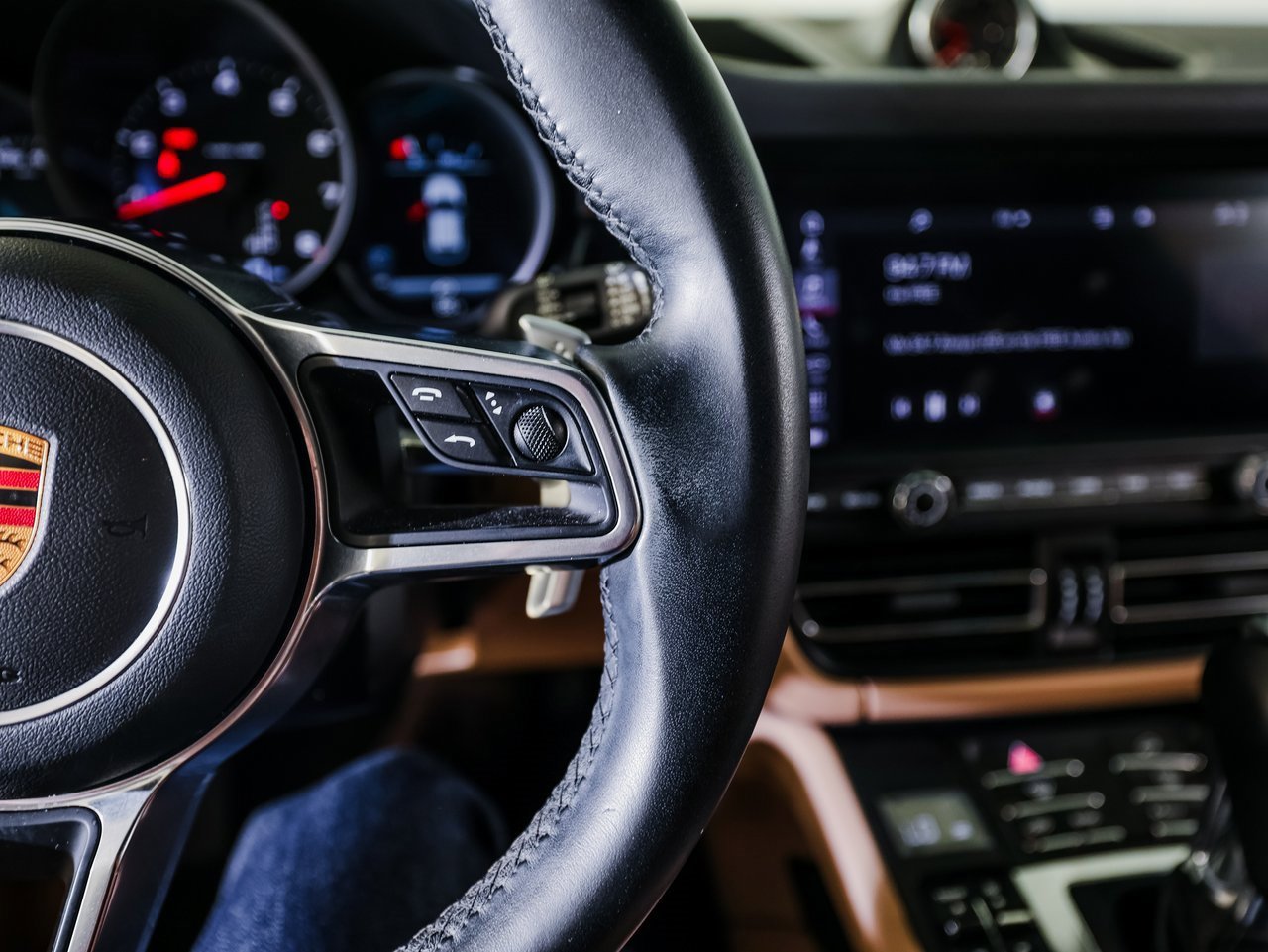 Certified 2020 Porsche Macan image 16