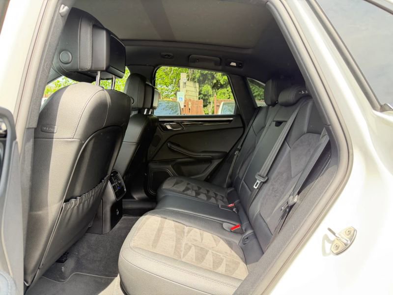 Used 2020 Porsche Macan AWD/4WD image 14