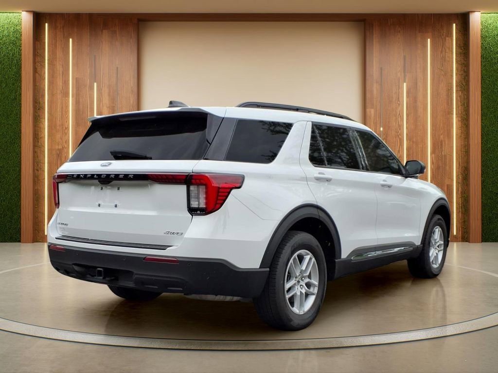 Used 2025 Ford Explorer Active AWD/4WD image 34