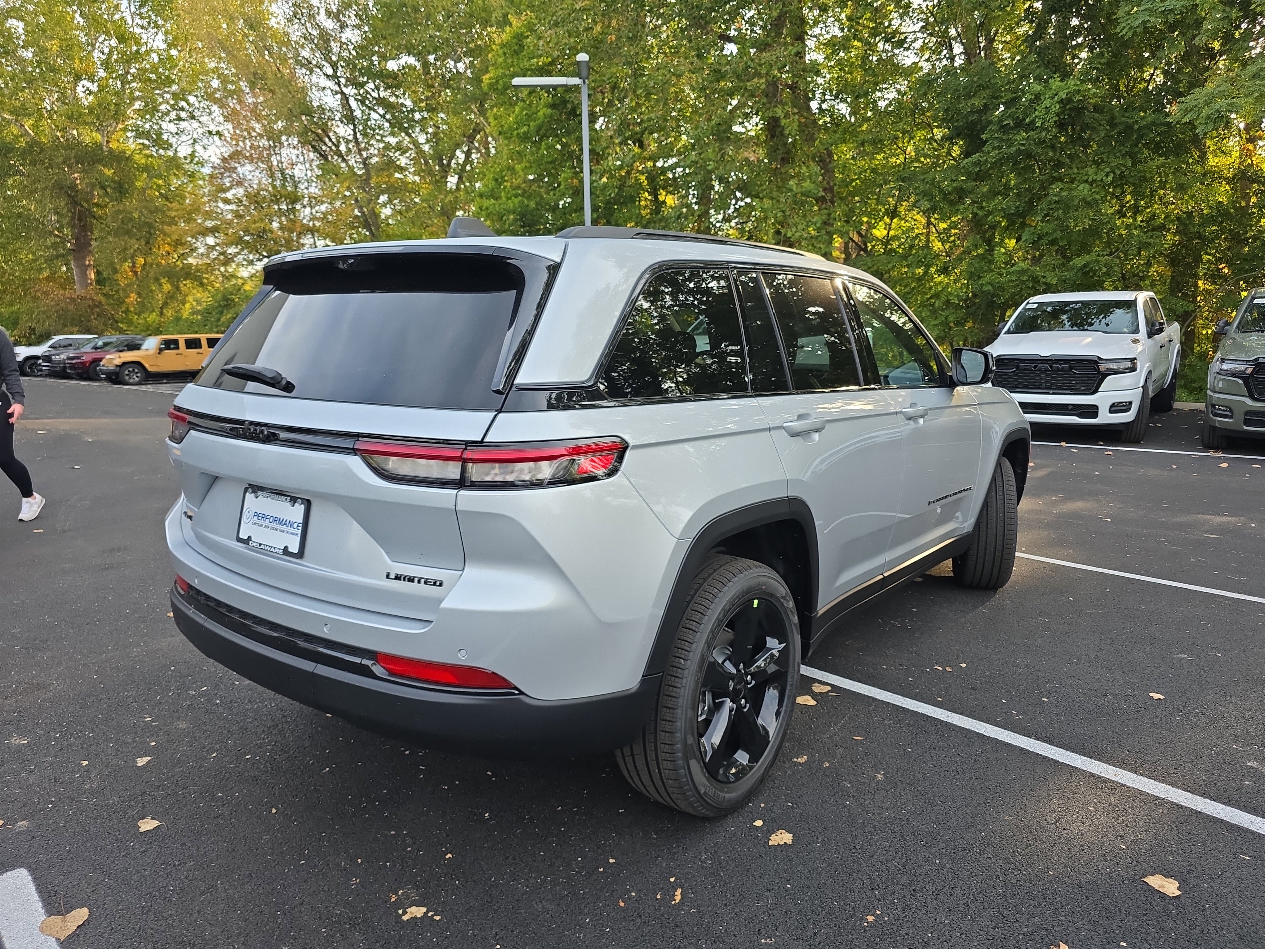 New 2025 Jeep Grand Cherokee Limited w/ Luxury Tech Group II image 20