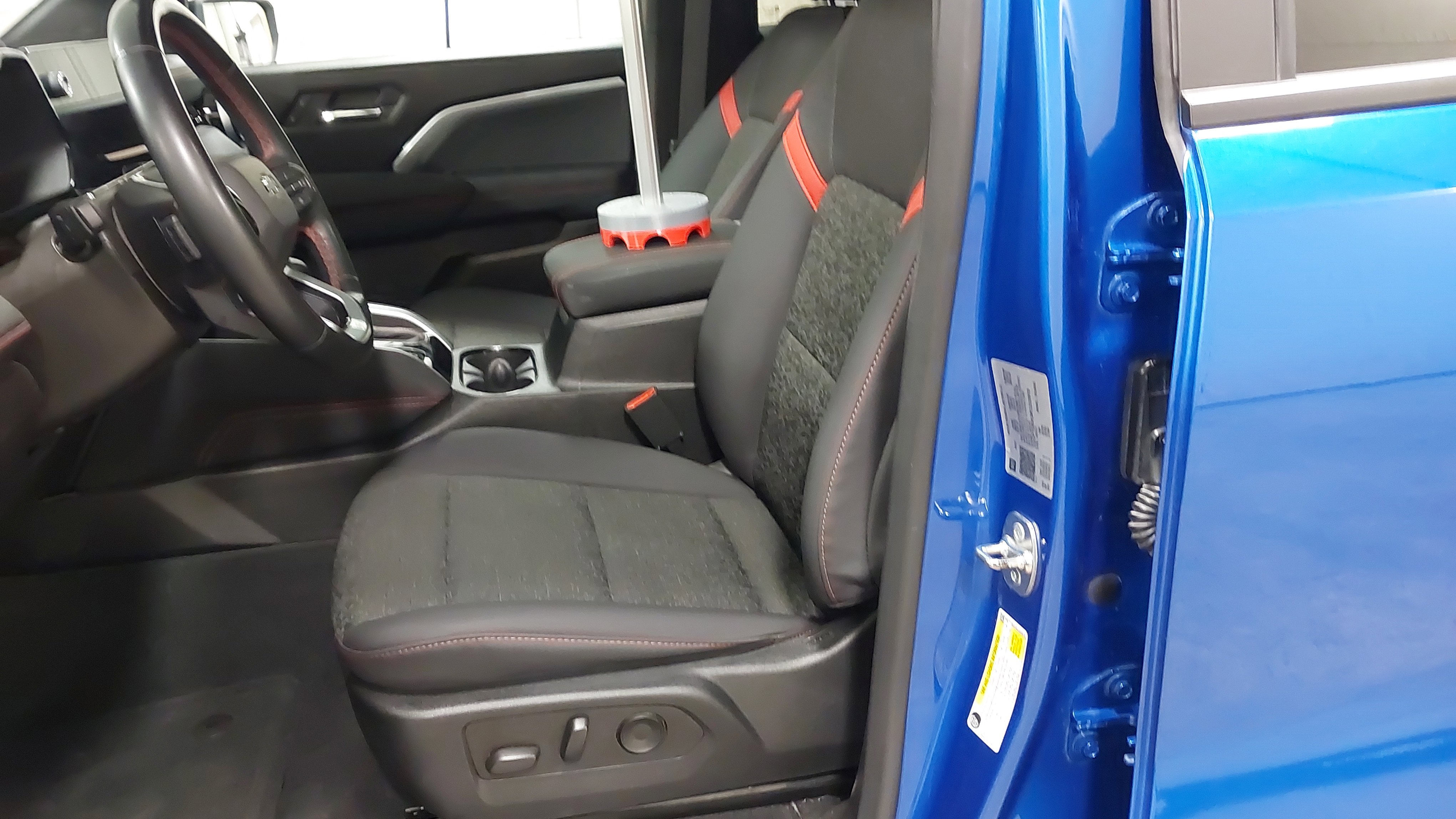 Used 2024 Chevrolet Colorado Z71 w/ Z71 Convenience Package 2 image 22